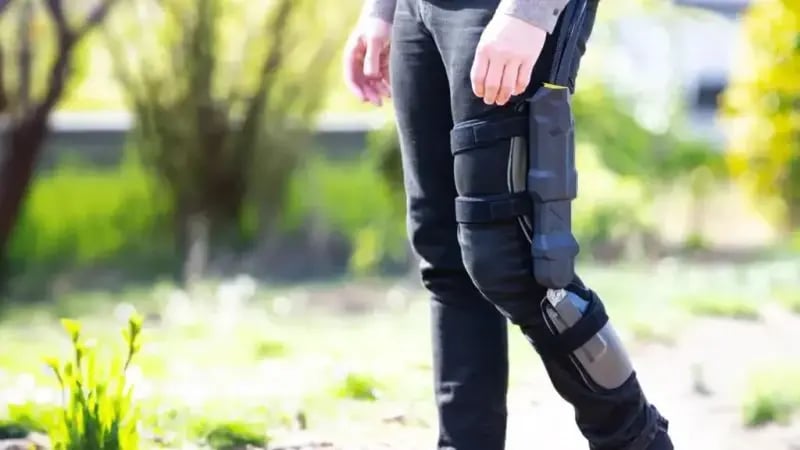 REEV smart motorised knee brace